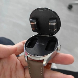 A live picture of the built-in Bluetooth wireless headset of “Huawei Watch Buds” has been leaked.